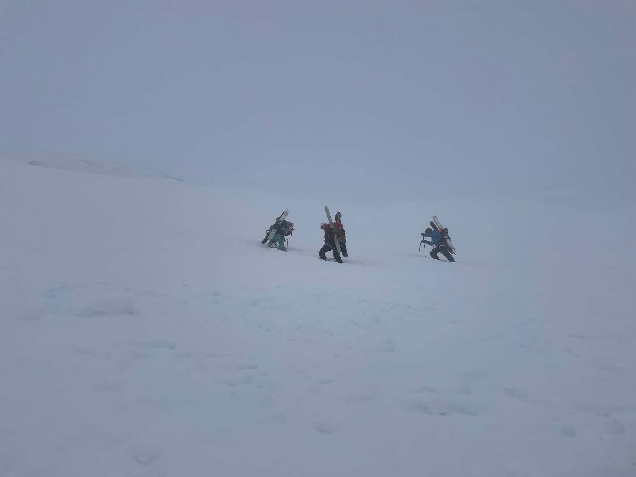 Identité rider: montée en split avec style snowboard assumé