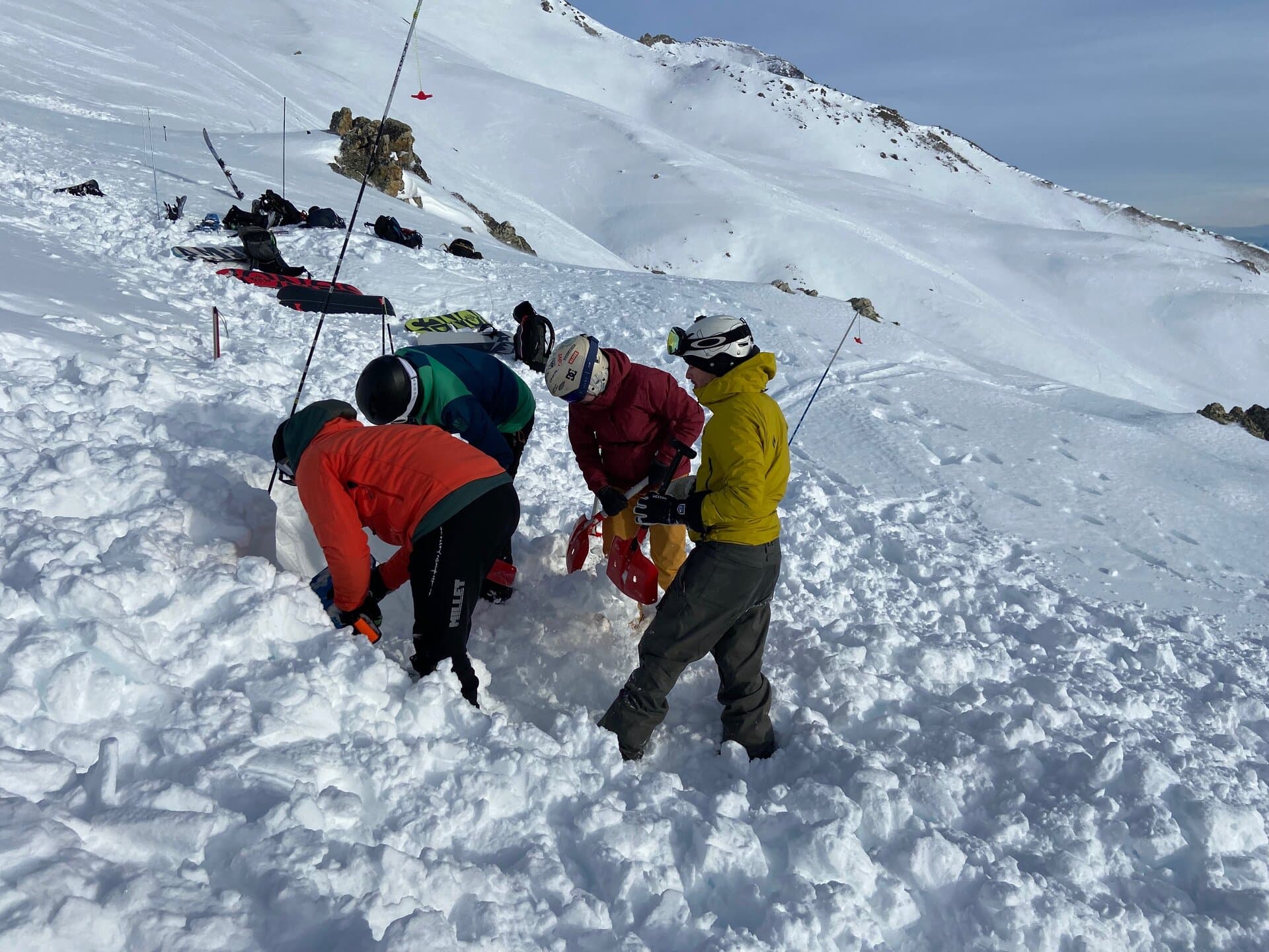 Comment sortir en splitboard en sécurité : analyser le risque avalanche
